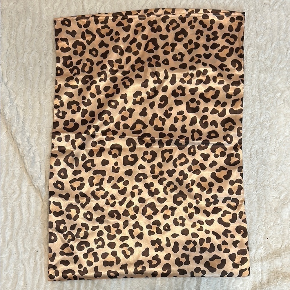 Set of 2 standard Leopard Print satin pillow cases mod wife home decor - Picture 2 of 4